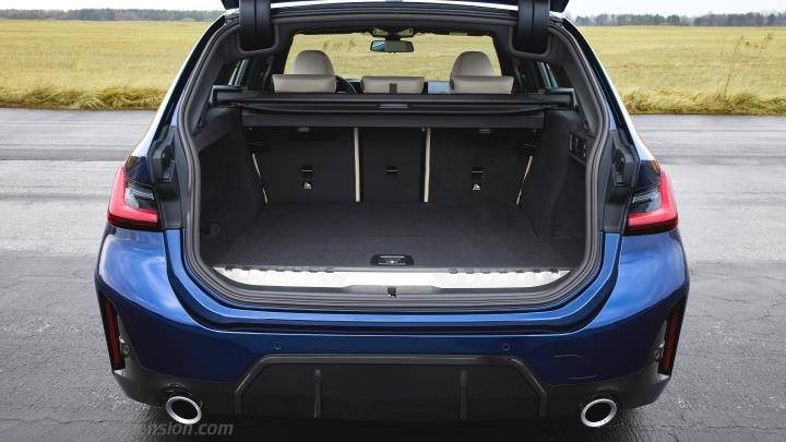 BMW 3 Touring 2023 boot space
