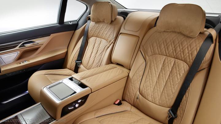 BMW 7 L 2019 interior