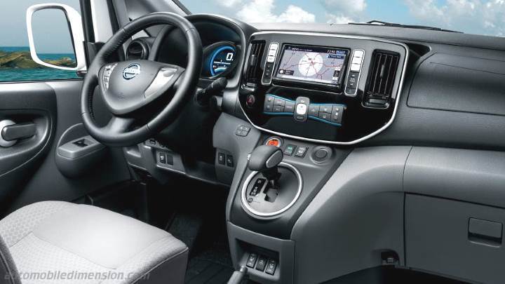 Nissan Evalia 2012 dashboard