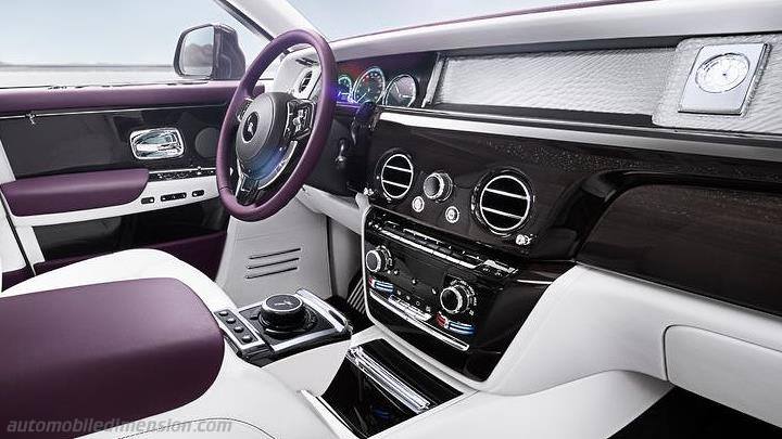 Rolls-Royce Phantom 2018 dashboard