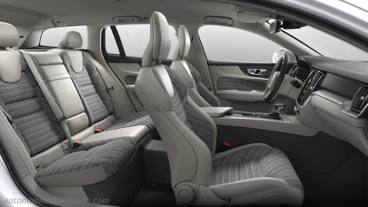 Volvo V60 Cross Country 2019 interior