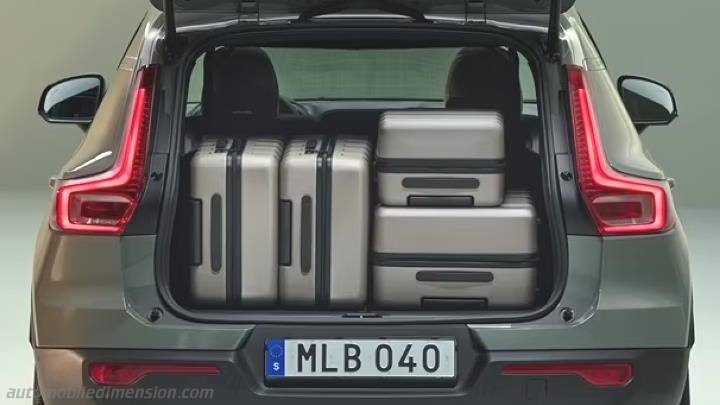 Volvo XC40 2023 boot space