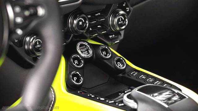 Dettaglio interno dell'Aston-Martin Vantage Coupe