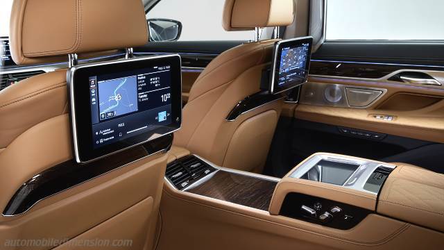 Interior detail of the BMW 7 L