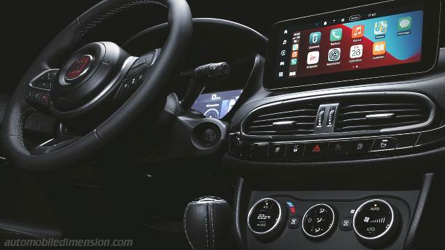 Dettaglio interno della Fiat Tipo Cross