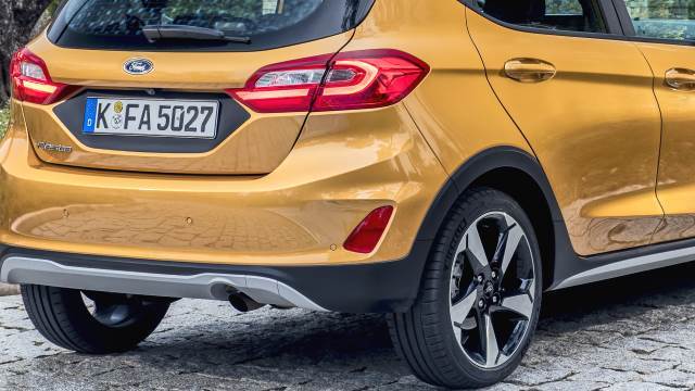 Dimensioni ford fiesta active 2018, bagagliaio e interni Piccoli modelli della terra