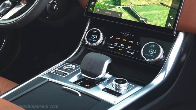 Dettaglio interno della Jaguar XF