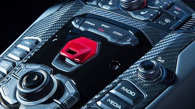 Interieur detail van de Lamborghini Aventador S Coupé