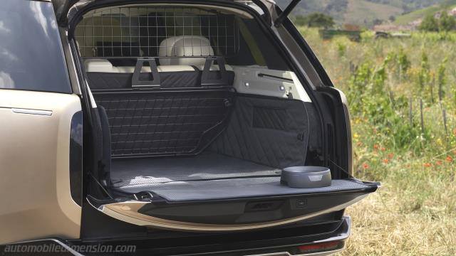 Interior detail of the Land-Rover Range Rover