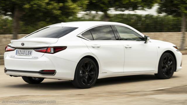 Exterior of the Lexus ES