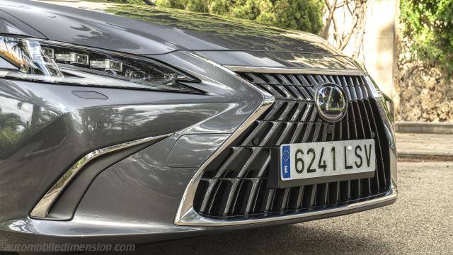 Dettaglio esterno della Lexus ES