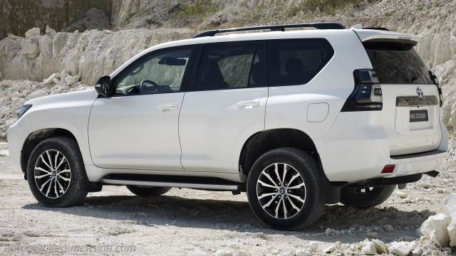 Exterior of the Toyota Land Cruiser 5p