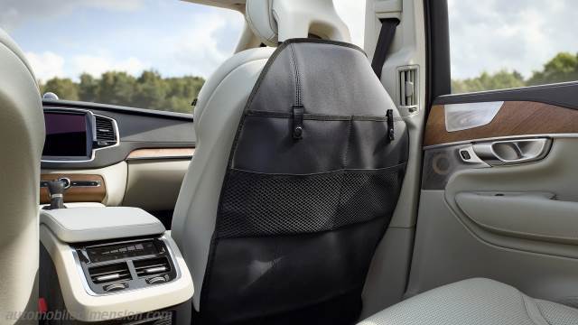 Interior detail of the Volvo V90 Cross Country