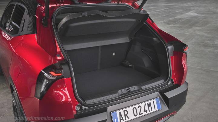 Alfa-Romeo Junior 2024 boot space
