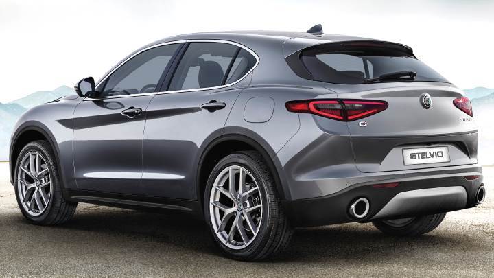 Alfa-Romeo Stelvio 2017 boot space