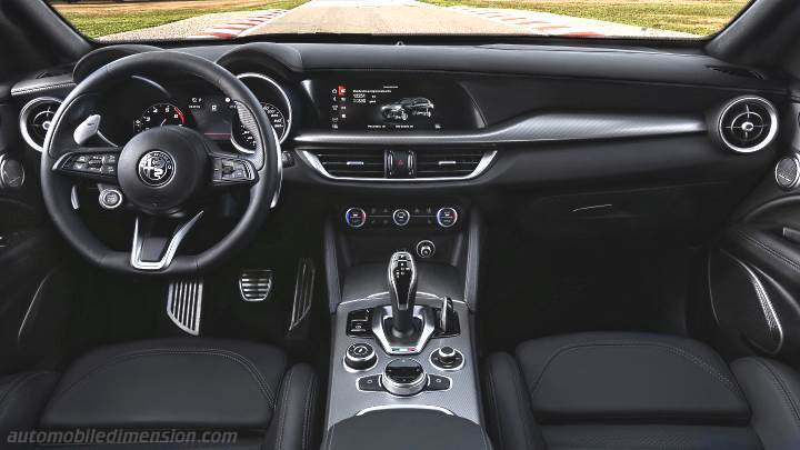 Alfa-Romeo Stelvio 2020 instrumentbräda