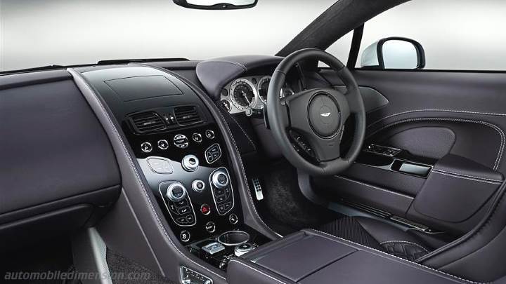 Aston-Martin Rapide S 2013 dashboard