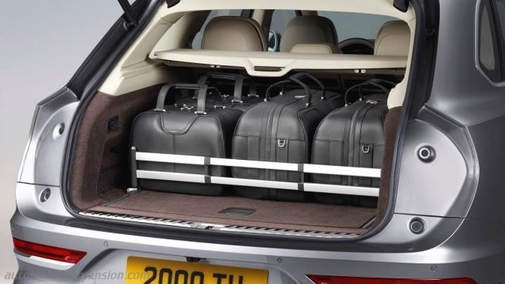 Bentley Bentayga 2021 boot space