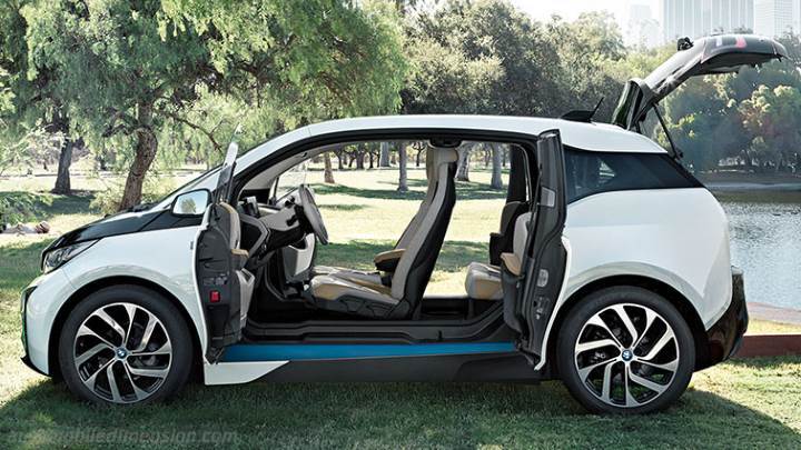 BMW i3 2013 interior