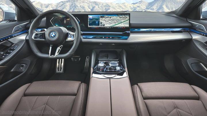 BMW i5 2024 instrumentbräda