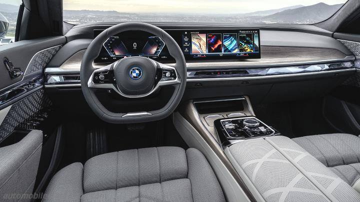 BMW i7 2023 dashboard