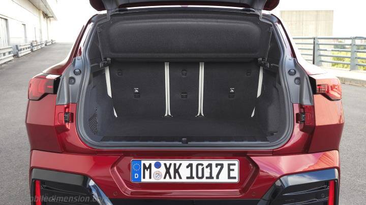 BMW iX2 2024 boot space