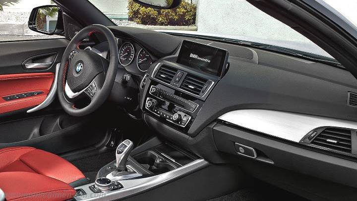 BMW 2 Cabrio 2015 instrumentbräda