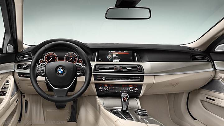 BMW 5 Touring 2013 dashboard