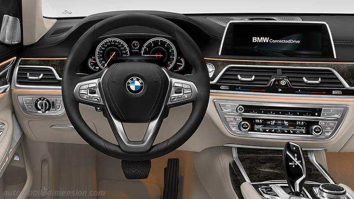 BMW 7 L 2015 dashboard