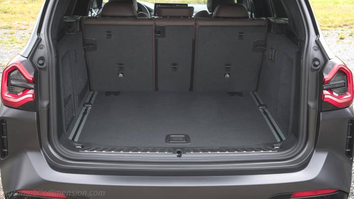 BMW X3 2022 boot space