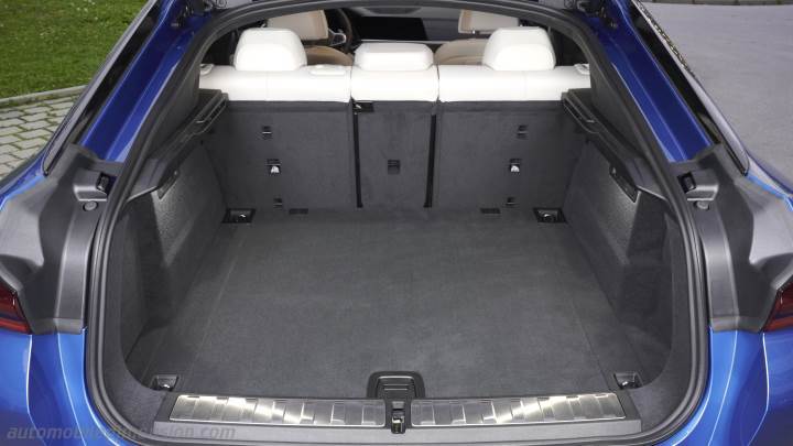 BMW X6 2020 boot space