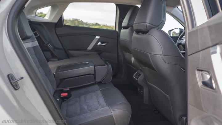 Citroen C4 X 2023 interieur