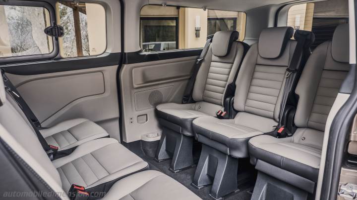 Ford Tourneo Custom L2 2018 interiör