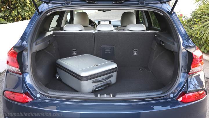 Hyundai i30 2017 boot space