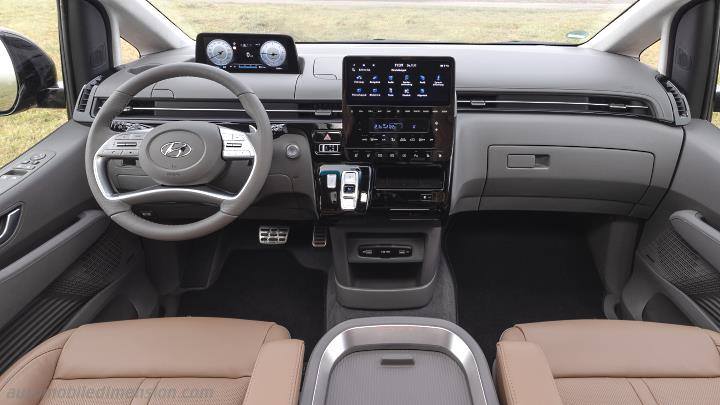 Hyundai Staria 2022 dashboard