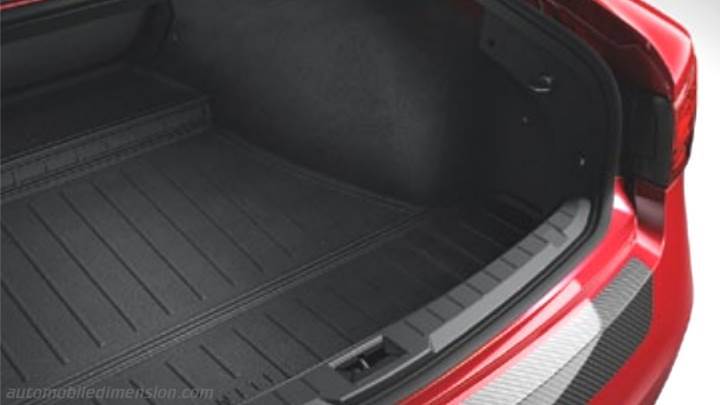 Infiniti Q60 2017 boot space