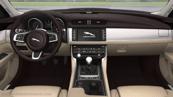 Jaguar XF Sportbrake 2017 dashboard