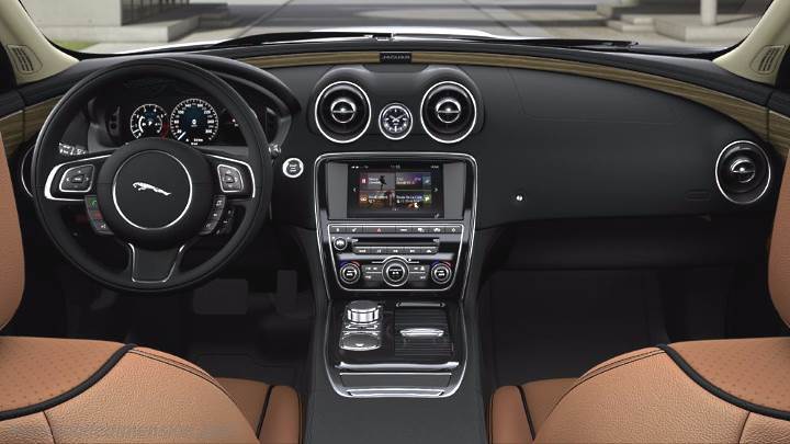 Jaguar XJ 2015 instrumentbräda