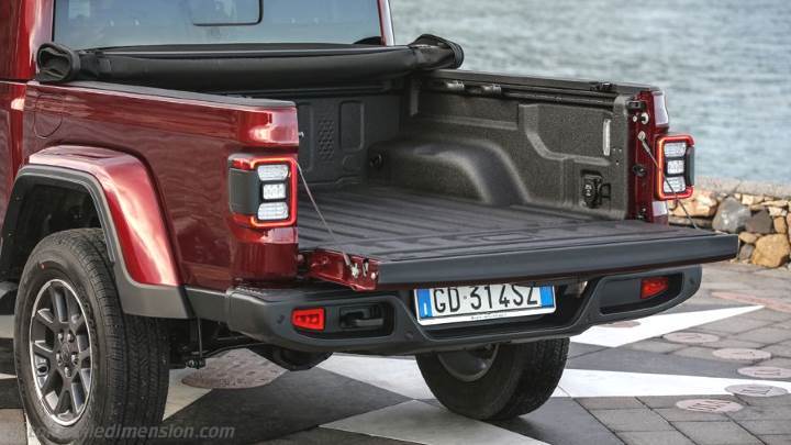 Jeep Gladiator 2021 boot space