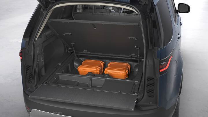 Land-Rover Discovery 2021 boot space