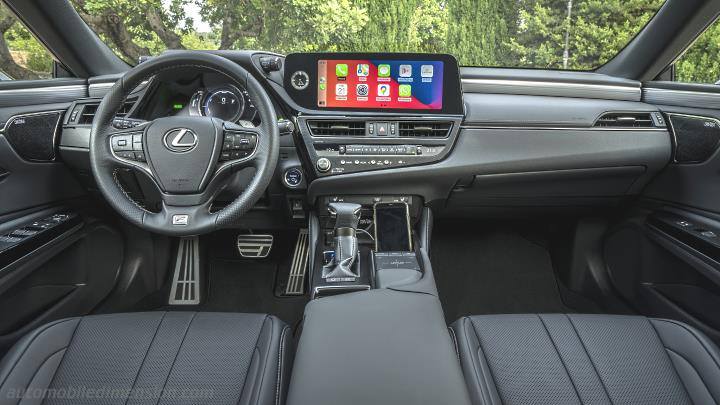 Lexus ES 2022 dashboard