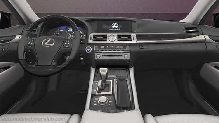 Lexus LS 2013 dashboard