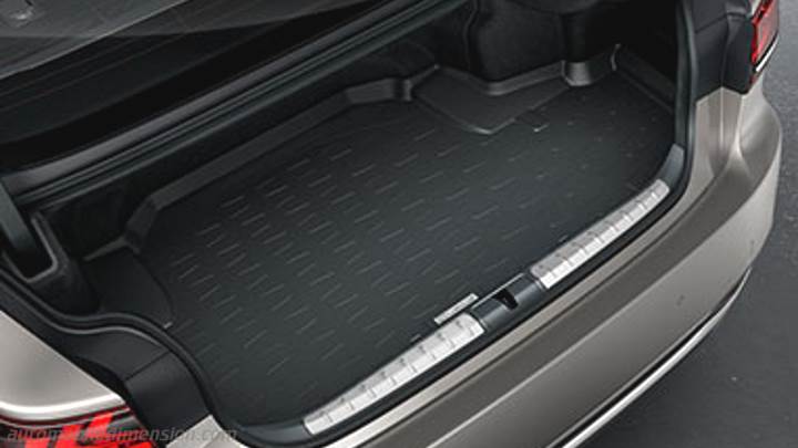 Lexus LS 2021 boot space