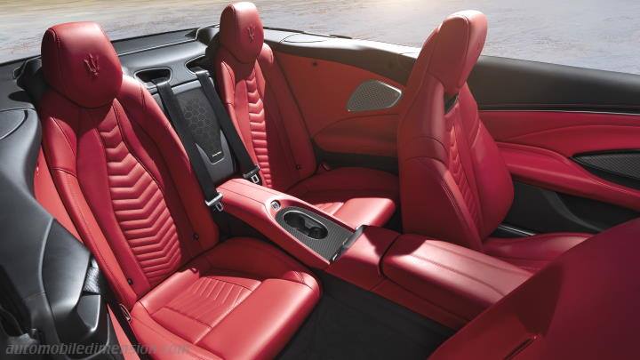 Maserati GranCabrio 2024 Innenraum