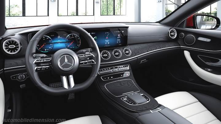 Mercedes-Benz E Coupé 2020 instrumentbräda