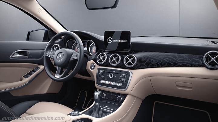 Mercedes-Benz GLA 2017 dashboard