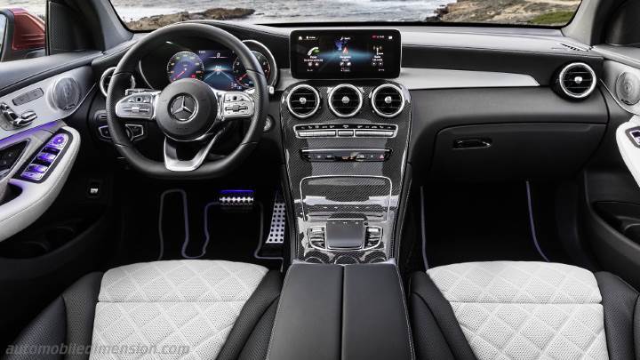 Mercedes-Benz GLC Coupé 2019 instrumentbräda