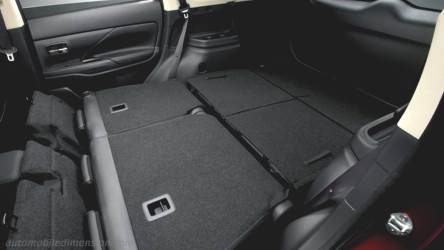 Mitsubishi Outlander 2016 boot space