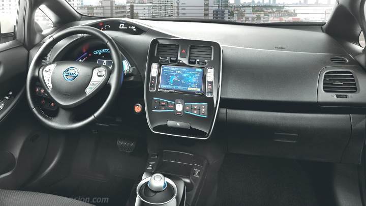 Nissan Leaf 2013 dashboard