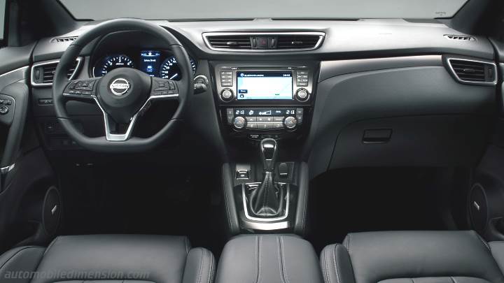 Nissan Qashqai 2017 dashboard